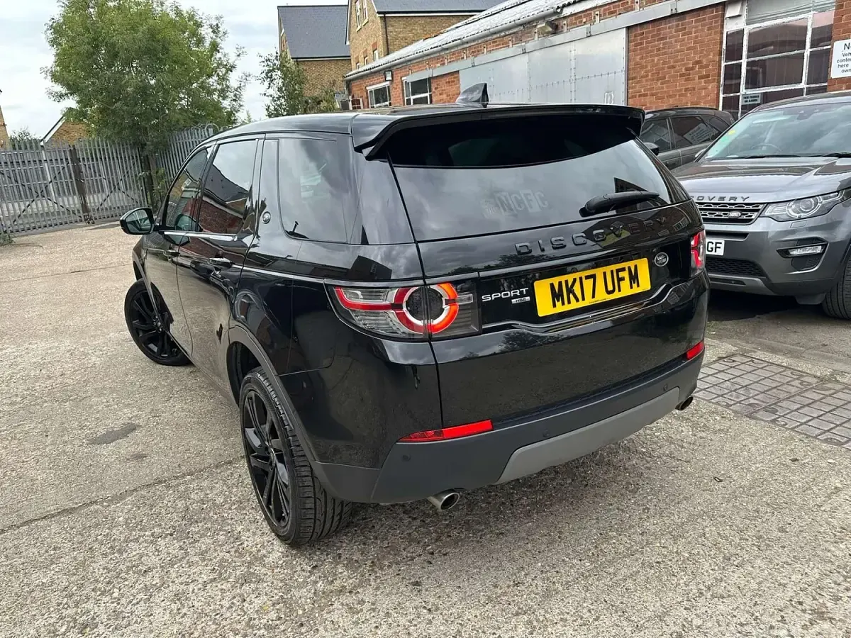 Used Land Rover Discovery Sport HSE 180 HP (132 kW) 2017 Black SUV
