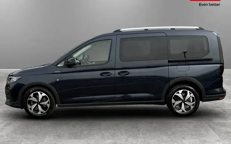 Begagnad Ford Tourneo Active 122 HK (89 kW) 2024 Kombi