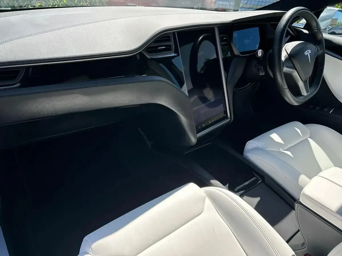 Used Tesla Model S 306 kW (417 HP) 2019 White Hatchback