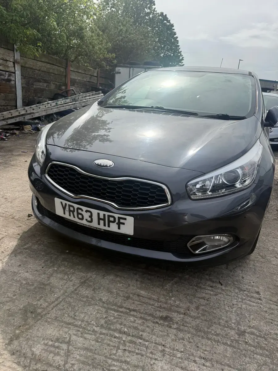 Used Kia Ceed 98 HP (72 kW) 2013 Silver Hatchback