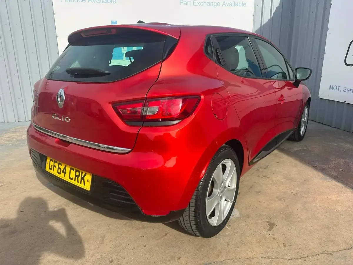Used Renault Clio Dynamique 75 HP (55 kW) 2014 Red Hatchback