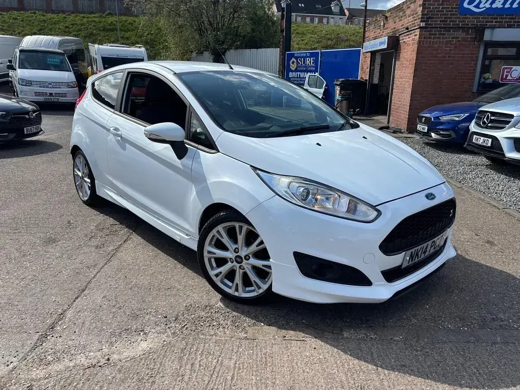 Used Ford Fiesta Zetec 125 HP (91 kW) 2014 White Hatchback