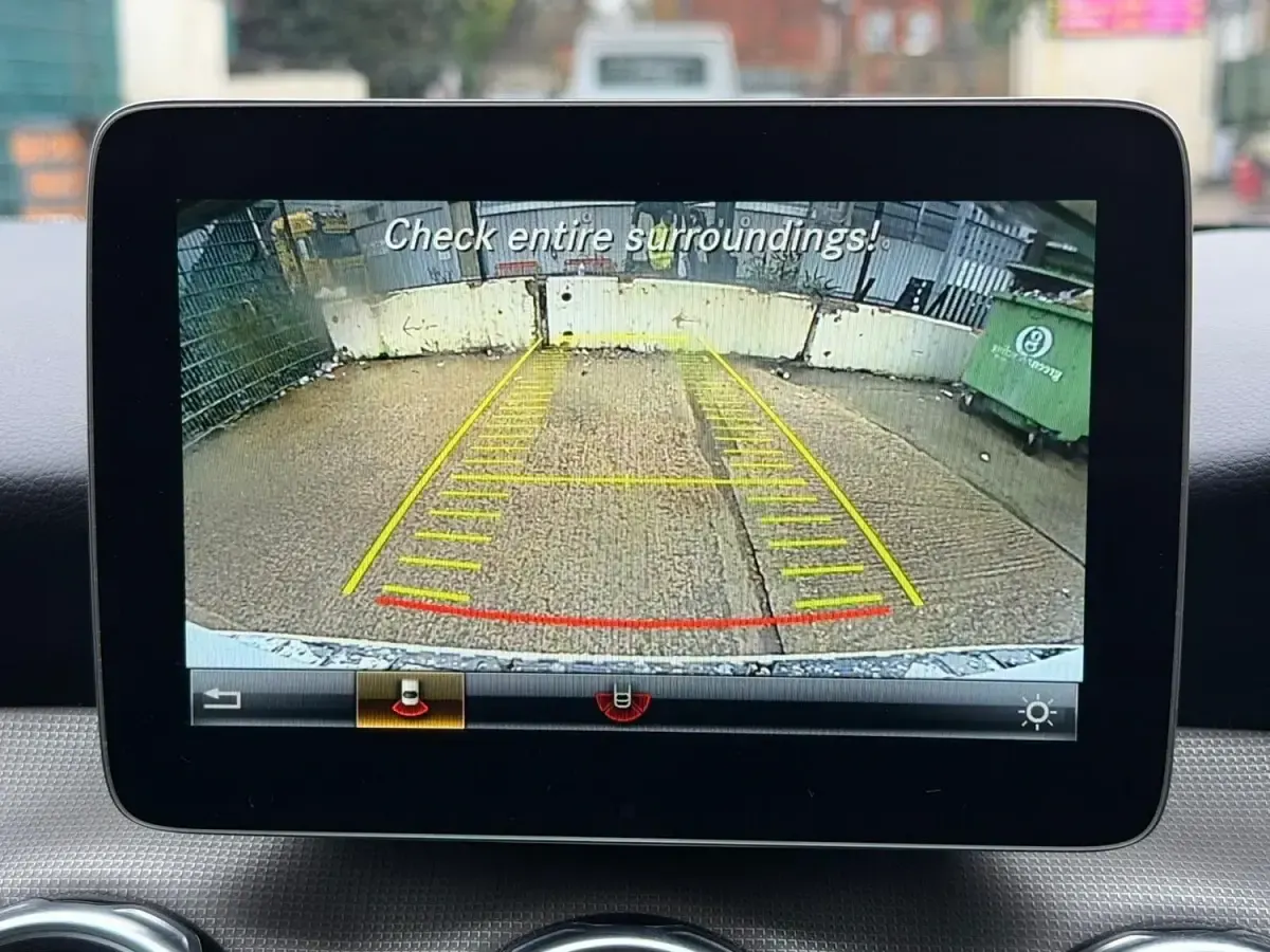 Usado Mercedes GLA180 Urban 122 HP (89 kW) 2018 Branco SUV
