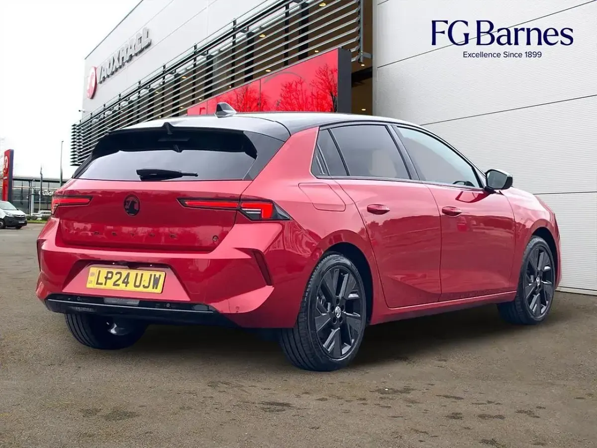 Used Vauxhall Astra 113 kW (154 HP) 2024 Red Hatchback