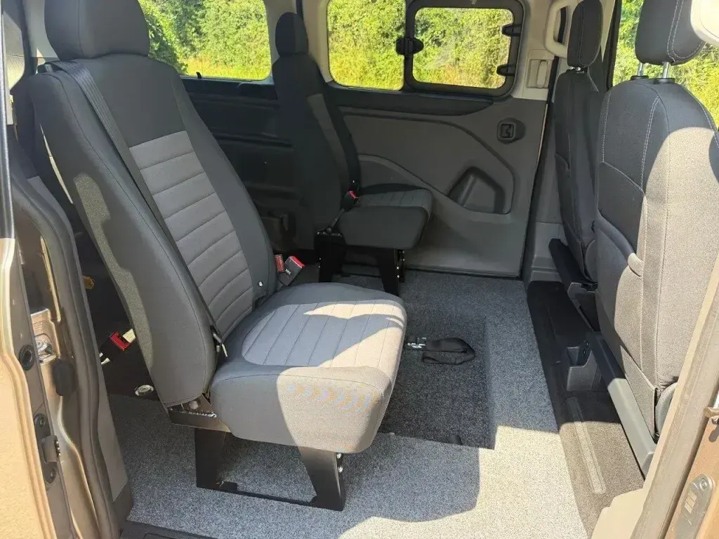 Used Ford Tourneo Custom Titanium 130 HP (95 kW) 2024 Silver Van