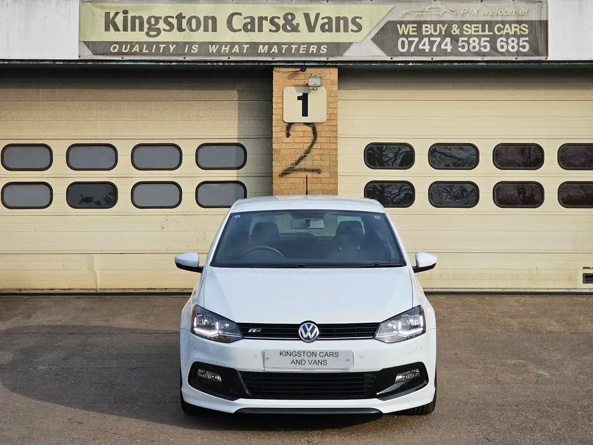 Used VW Polo R-line 90 HP (66 kW) 2017 White Hatchback