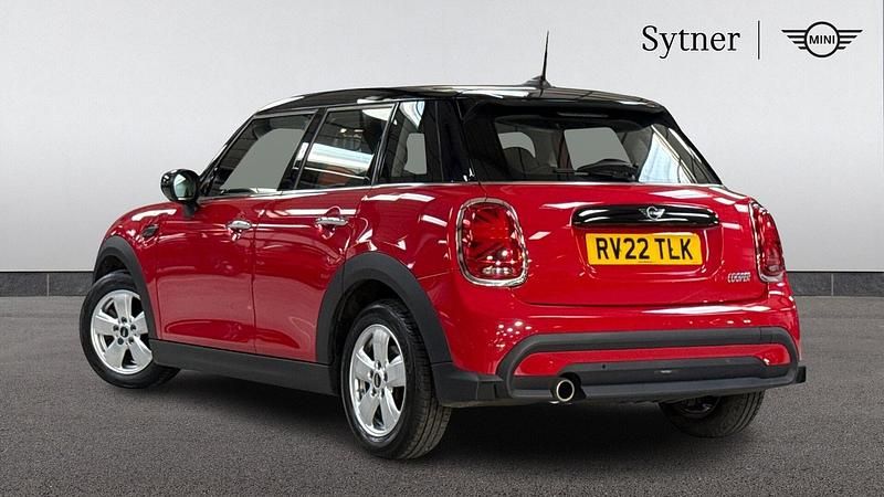 Used Mini Cooper Classic 134 HP (98 kW) 2022 Red Hatchback