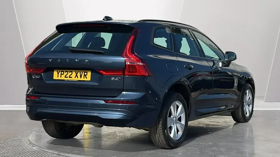 Used Volvo XC60 Momentum 197 HP (144 kW) 2022 Blue SUV