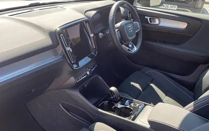 New Volvo XC40 Plus 163 HP (119 kW) 2026 White SUV