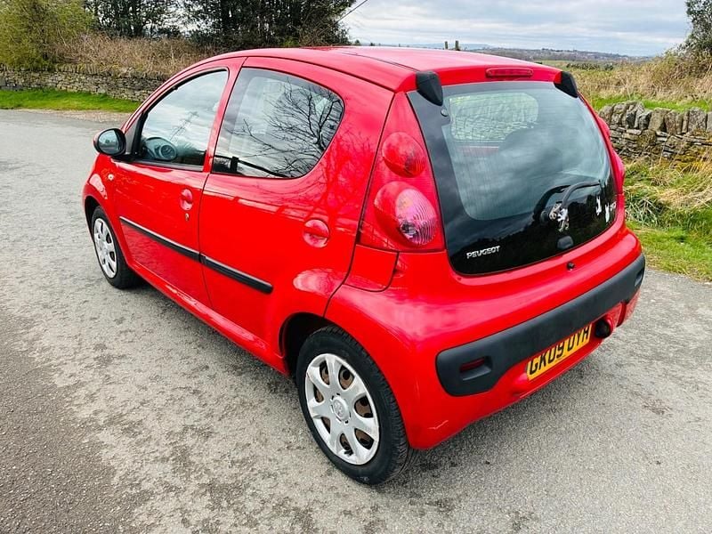 Used Peugeot 107 68 HP (50 kW) 2009 Red Hatchback