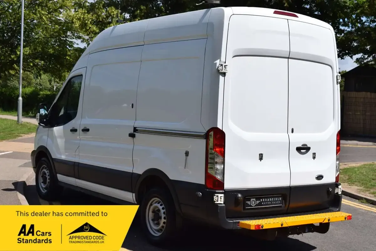 Used Ford Transit 130 HP (95 kW) 2018 White Van
