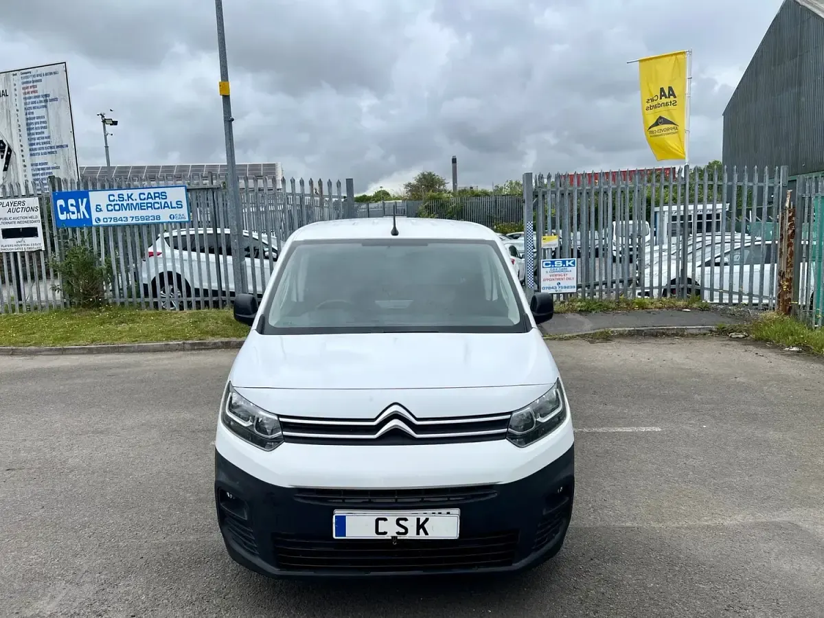Used Citroën Berlingo Start 75 HP (55 kW) 2020 White MPV