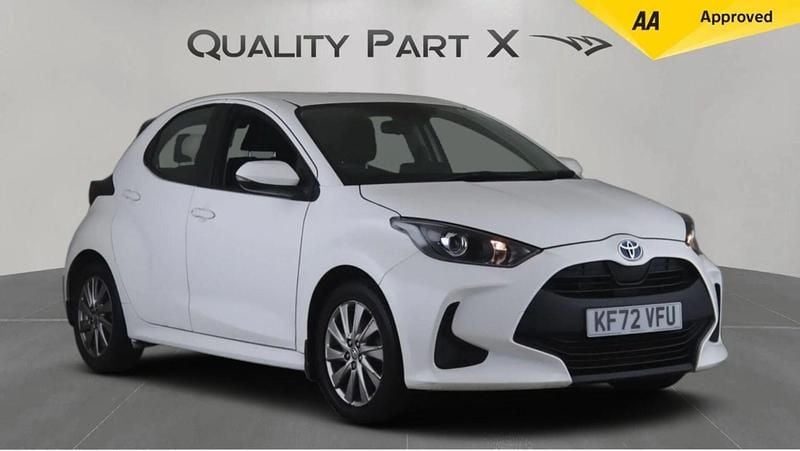 White Used 2022 Toyota Yaris Hybrid Hatchback | £13,776 (Super price) - Image 1/4