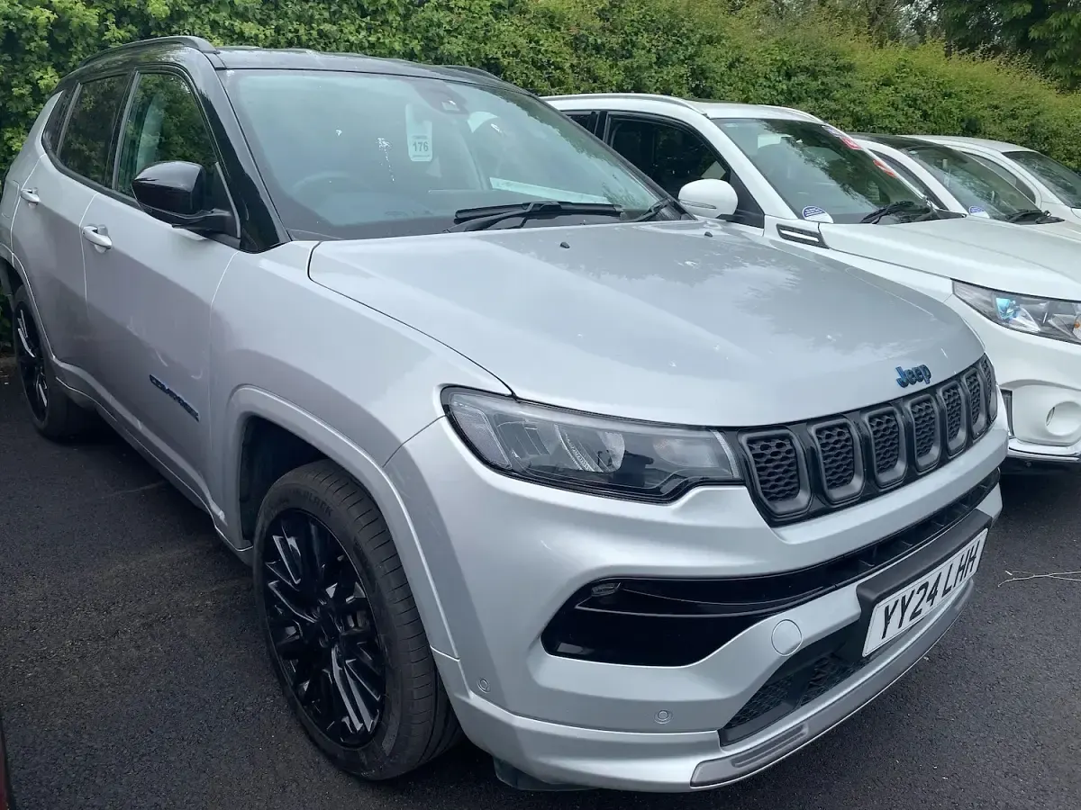 Used Jeep Compass 2024 Silver/black SUV