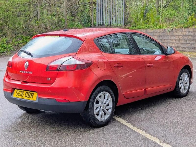 Usado Renault Mégane IV Dynamique 110 HP (80 kW) 2016 Vermelho Citadino