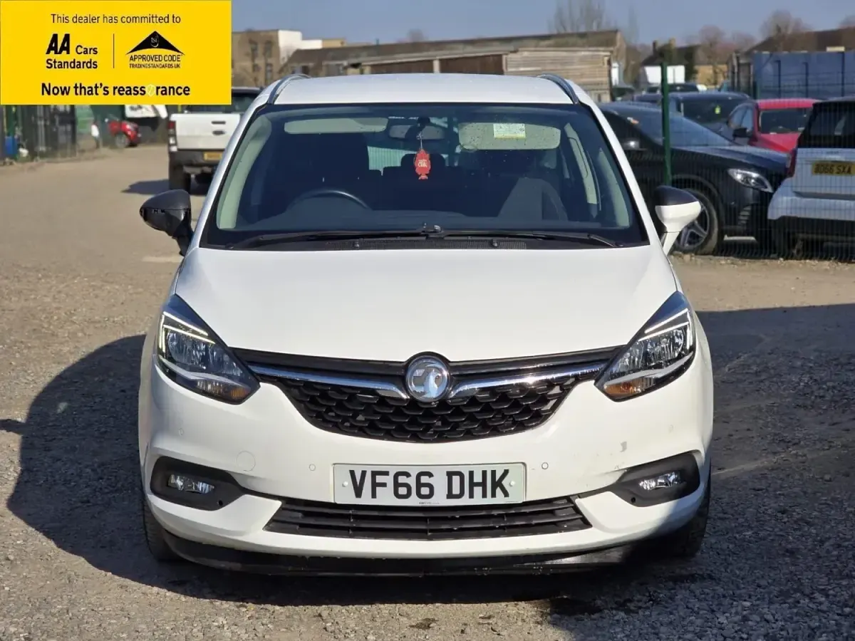Second-hand Vauxhall Zafira SRi 140 CP (102 kW) 2017 Alb Monovolum