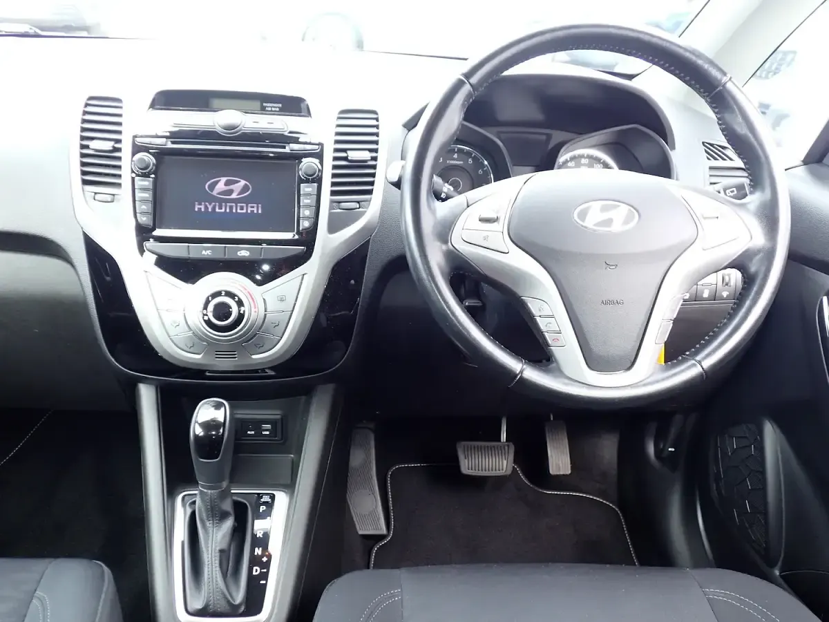 Used Hyundai ix20 SE 125 HP (91 kW) 2019 White Hatchback