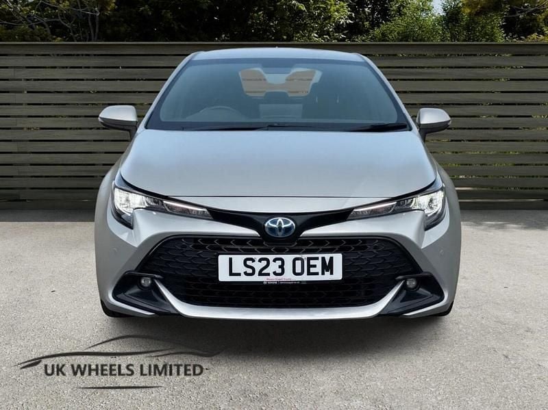 Begagnad Toyota Corolla 2023 Silver Halvkombi