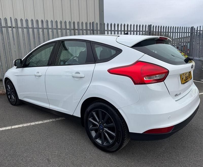 Used Ford Focus Titanium 120 HP (88 kW) 2017 White Hatchback
