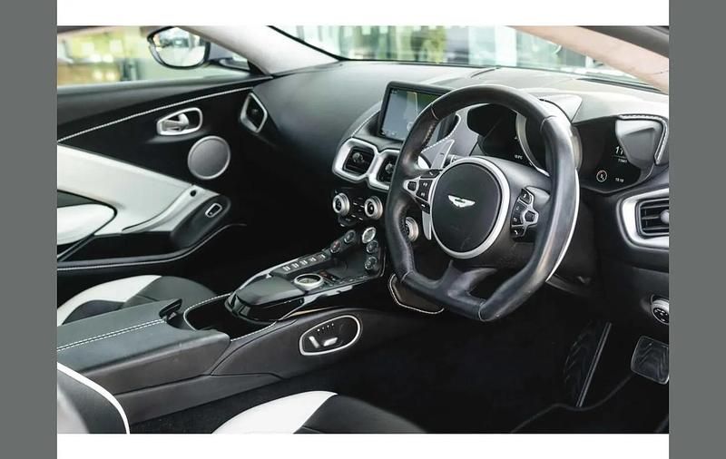 Used Aston Martin Vantage 502 HP (369 kW) 2018 Grey Coupe