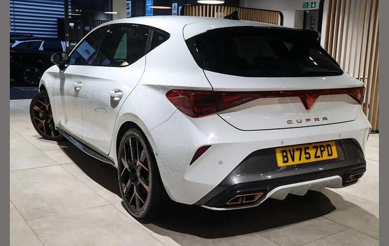 Used Cupra Leon VZ3 267 HP (196 kW) 2025 White Hatchback