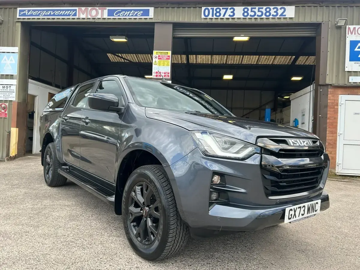 Used Isuzu D-Max 163 HP (119 kW) 2024 Grey Pickup