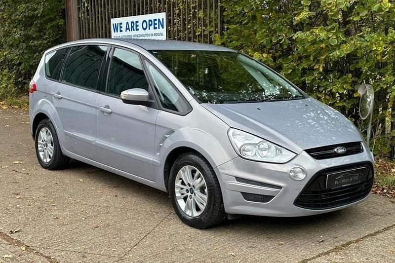 Used Ford S-MAX Zetec 140 HP (102 kW) 2014 Silver MPV