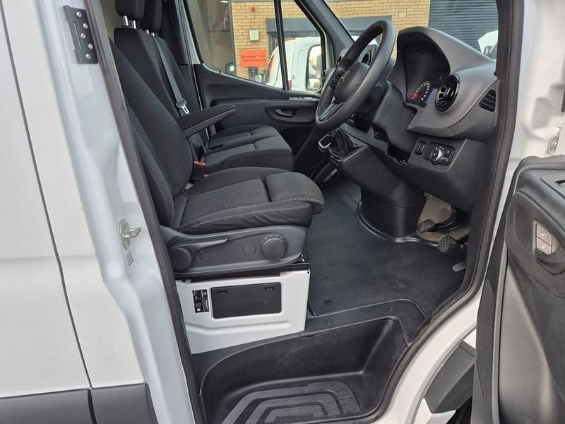 Used Mercedes Sprinter Premium 140 HP (102 kW) 2021 White Van