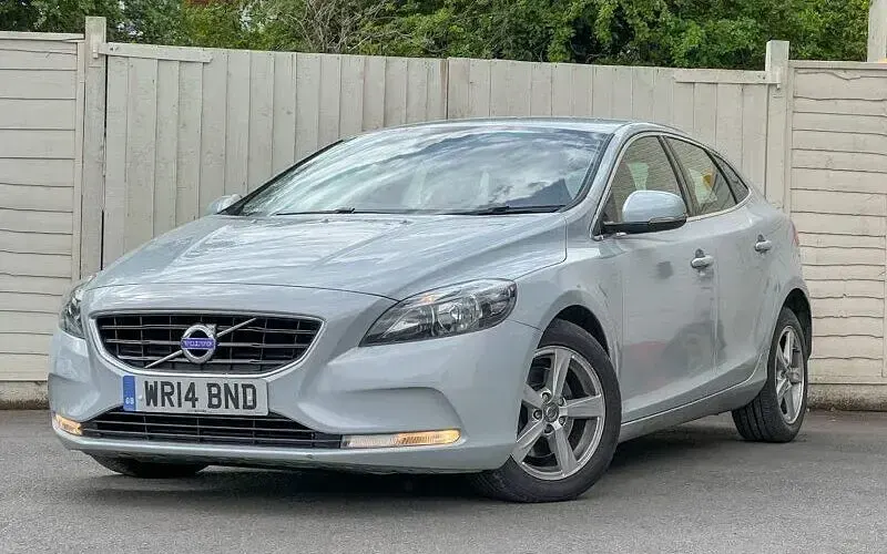 Used Volvo V40 SE 114 HP (83 kW) 2015 Hatchback