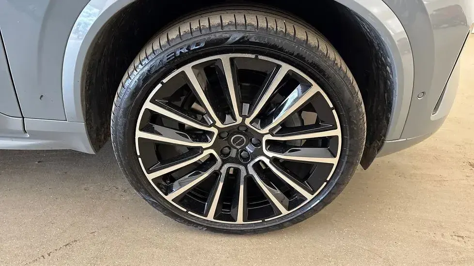 Usado Volvo XC90 Ultra 250 HP (183 kW) 2025 Cinzento SUV