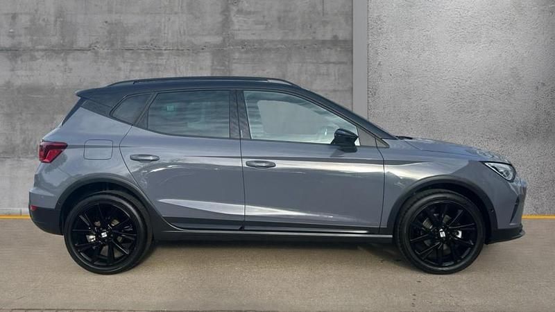 Begagnad Seat Arona Black Edition 115 HK (84 kW) 2025 Vit SUV