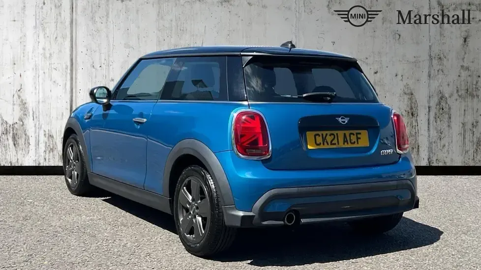 Used Mini Cooper Classic 136 HP (100 kW) 2021 Island blue Hatchback