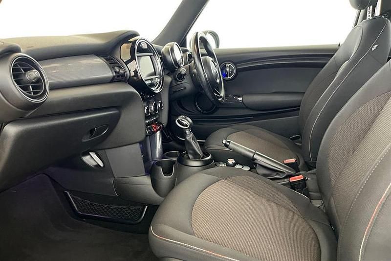 Begagnad Mini ONE 102 HK (75 kW) 2014 Vit Halvkombi