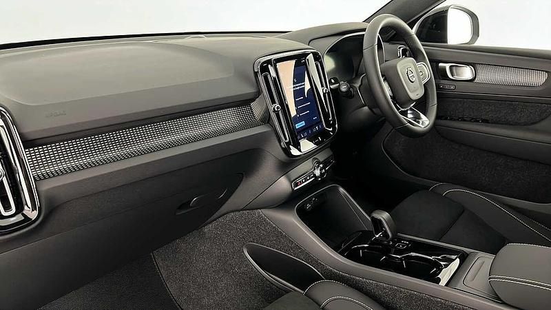 Usado Volvo EX40 Plus 185 kW (252 CV) 2025 Plateado SUV