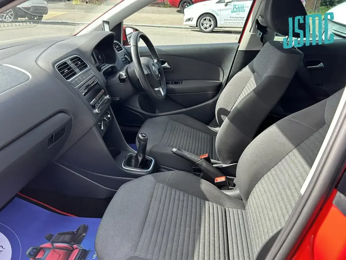 Used VW Polo Match 70 HP (51 kW) 2012 Red Hatchback