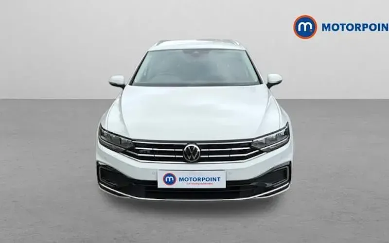 Begagnad VW Passat GTE 218 HK (160 kW) 2023 Kombi