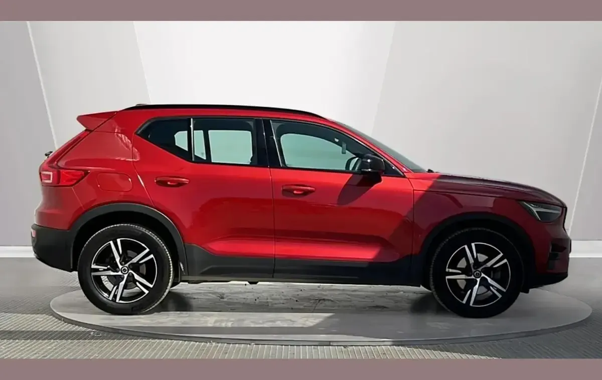 Used Volvo XC40 Plus 161 HP (118 kW) 2022 Red SUV