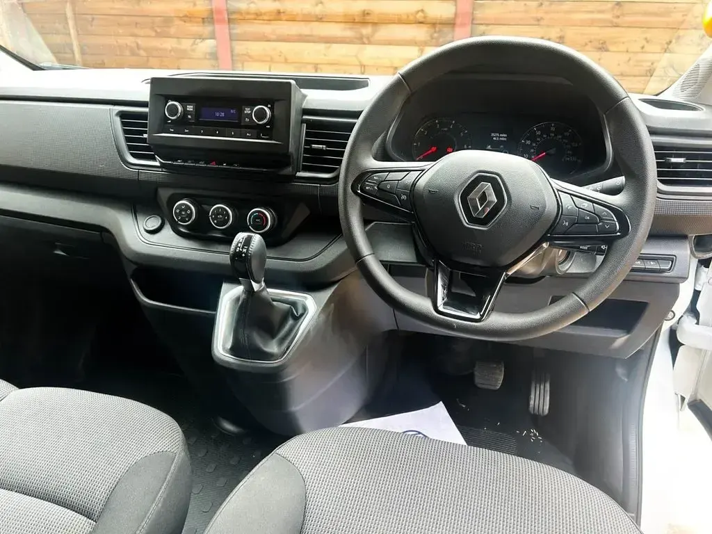 Used Renault Trafic Business 2024 White MPV