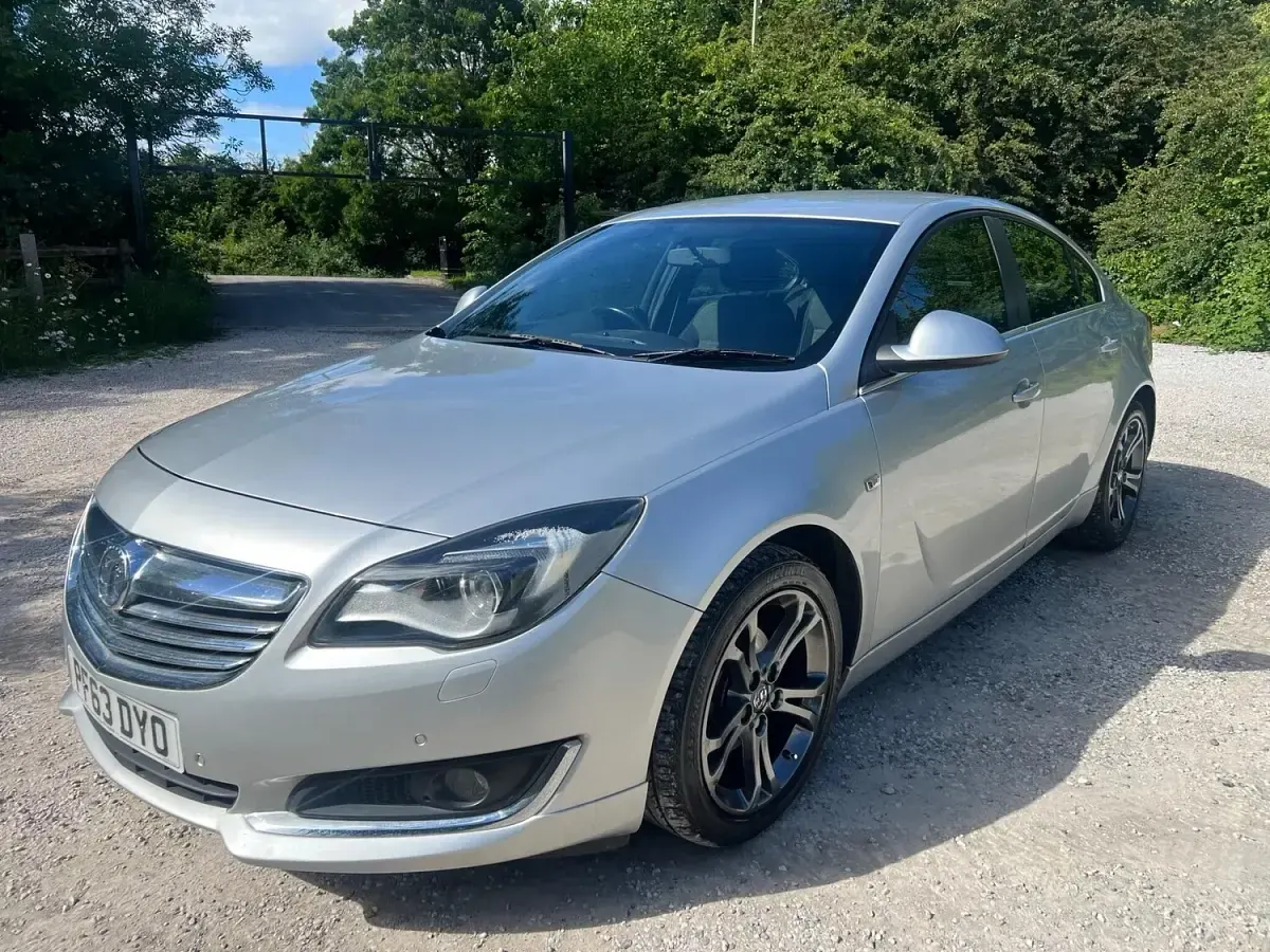 Used Vauxhall Insignia Edition 140 HP (102 kW) 2013 Silver Hatchback