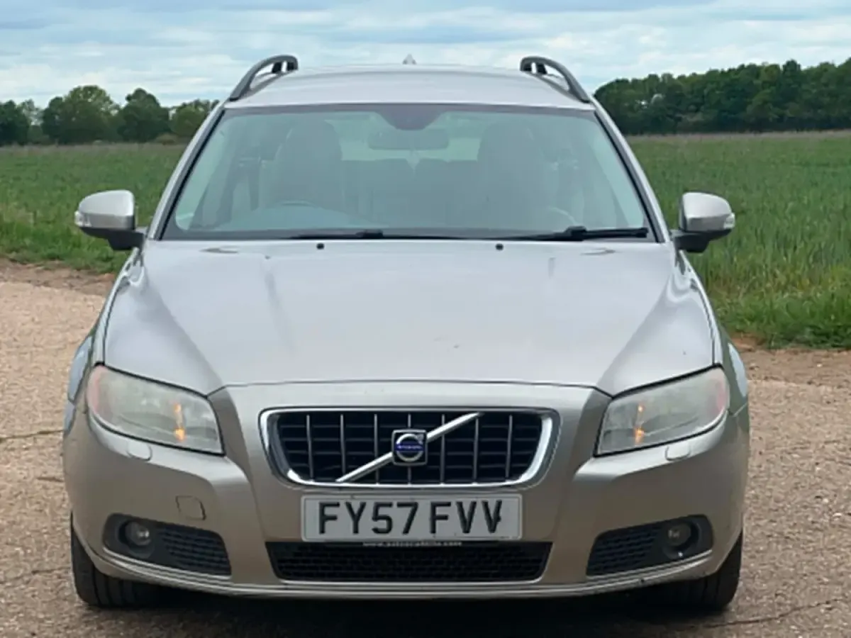 Used Volvo V70 SE 2007 Gold Estate
