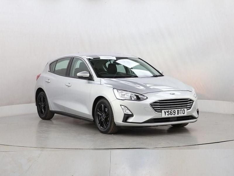 Begagnad Ford Focus Zetec 120 HK (88 kW) 2019 Silver Halvkombi