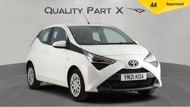 Used Toyota Aygo X-play 72 HP (52 kW) 2021 White Hatchback