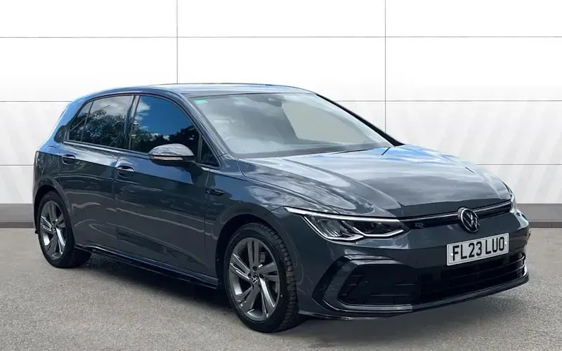 Second-hand VW Golf VIII R-line 150 CP (110 kW) 2023 Hatchback