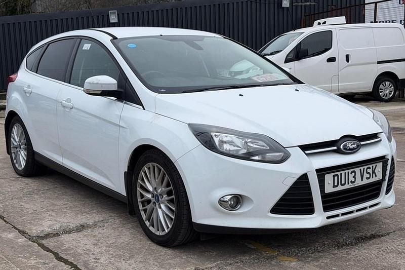 Used Ford Focus Zetec 115 HP (84 kW) 2013 White Hatchback