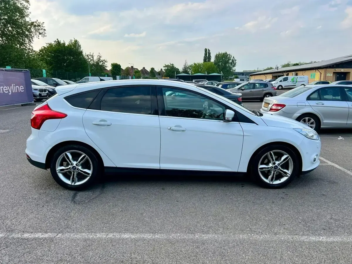 Gebraucht Ford Focus Titanium X 125 PS (91 kW) 2014 Weiß Kleinwagen