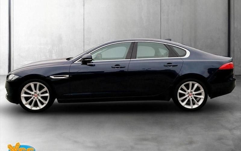 Used Jaguar XF Portfolio 241 HP (177 kW) 2018 Blue Sedan