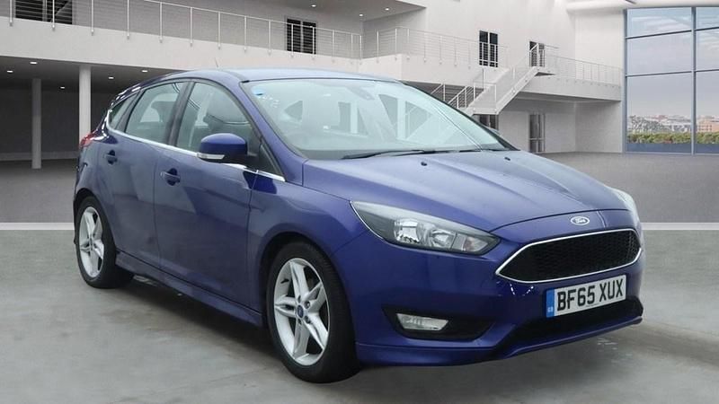 Used Ford Focus Zetec 120 HP (88 kW) 2015 Blue Hatchback