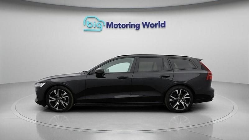 Used Volvo V60 R-Design 163 HP (119 kW) 2022 Black Estate