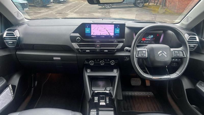 Usado Citroën e-C4 Shine 98 kW (134 CV) 2022 Gris Utilitario