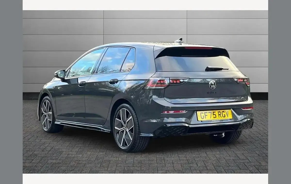 Usado VW Golf VIII Black Edition 150 HP (110 kW) 2025 Cinzento Citadino